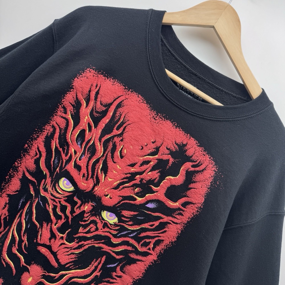 Stranger Things Netflix Season 4 Vecna Crewneck Sweatshirt M Black Sleeve  Logo